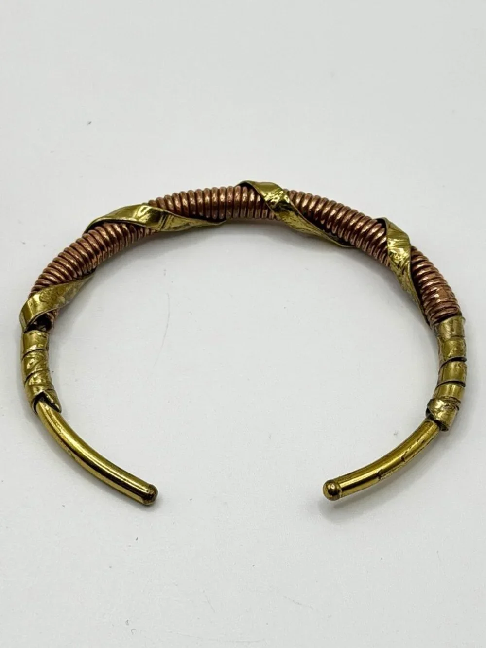 Unbranded brass can